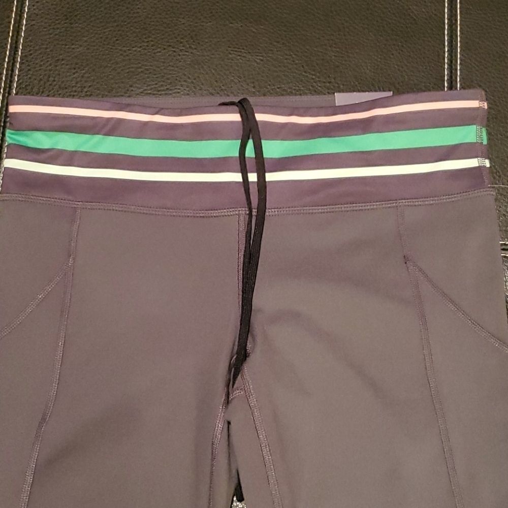 Xersion fitted Capris - Picture 2 of 8